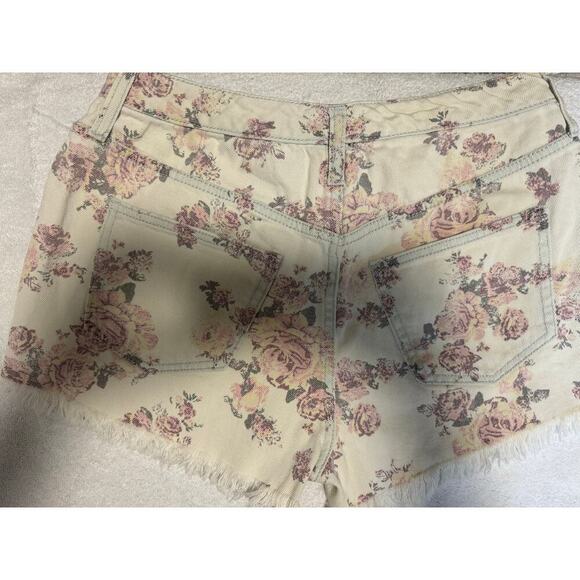 Mossimo Co. 12/31 cream denim floral print shorts. - Picture 9 of 10